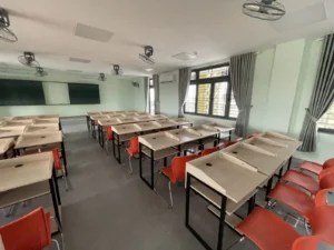 Phòng học chức năng với bàn ghế học sinh do Tâm Quang Minh cung cấp – trường học quận Thanh Khê, Đà Nẵng
