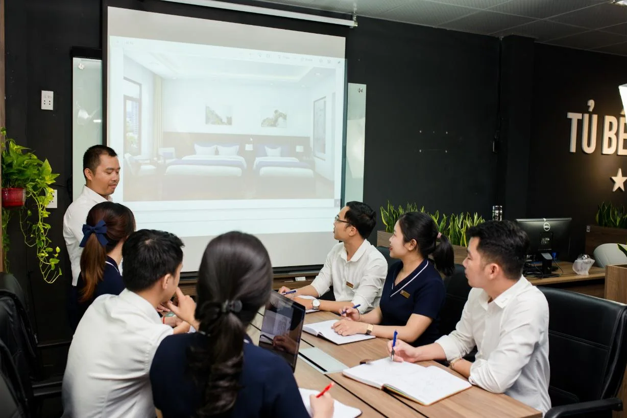 Đội ngũ Tâm Quang Minh họp triển khai thiết kế dự án