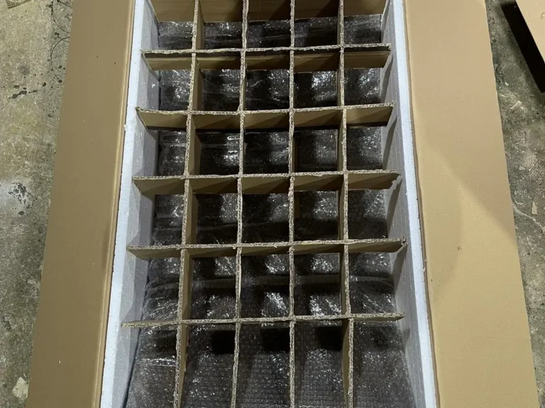 Haustierbett im Exportkarton mit Schaumeinlage
