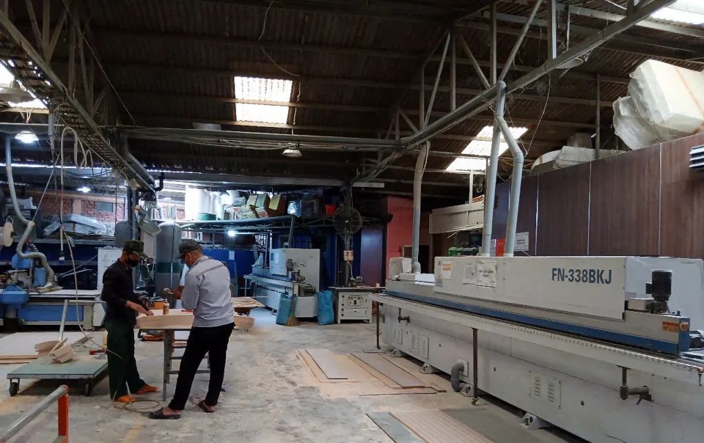Dây chuyền dán cạnh ván gỗ công nghiệp tại nhà máy Tâm Quang Minh Xuân Phú