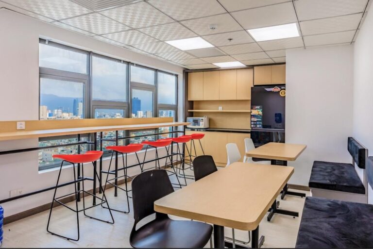 Khu pantry quầy bar nhìn ra thành phố, văn phòng Mitsubishi Electric Đà Nẵng