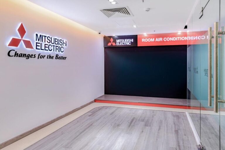 Sảnh lễ tân và logo văn phòng Mitsubishi Electric tại Đà Nẵng